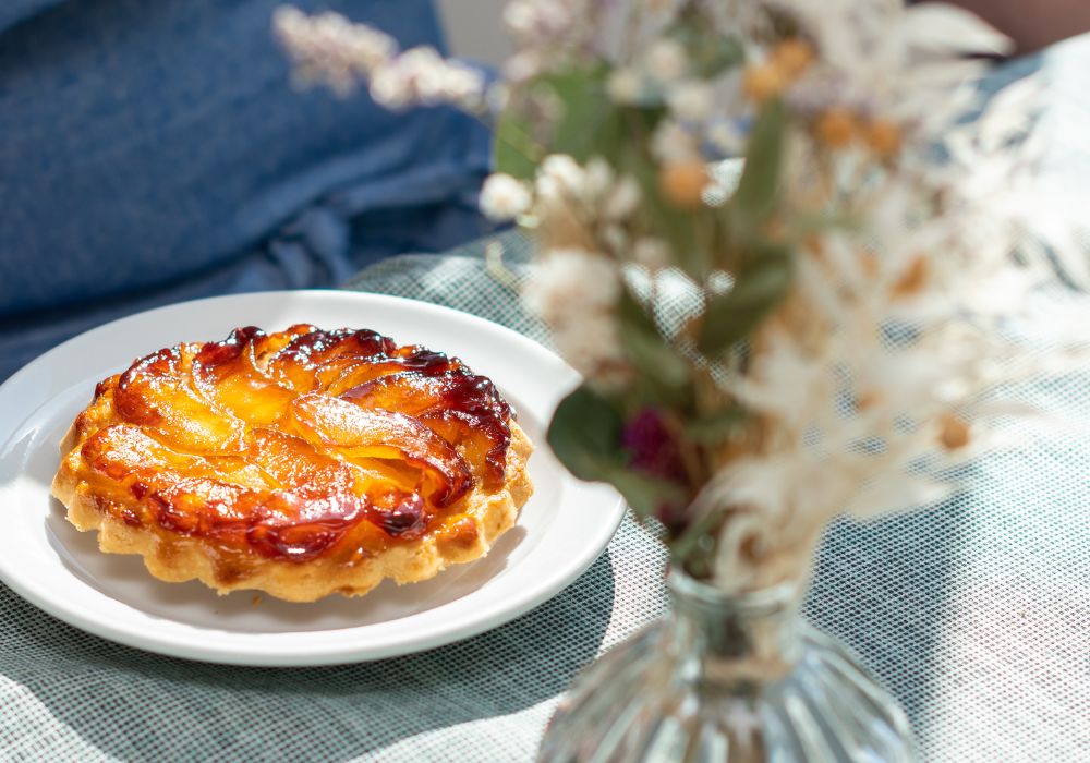 Die Tarte Tatin : ein klassiker der französischen konditorkunst